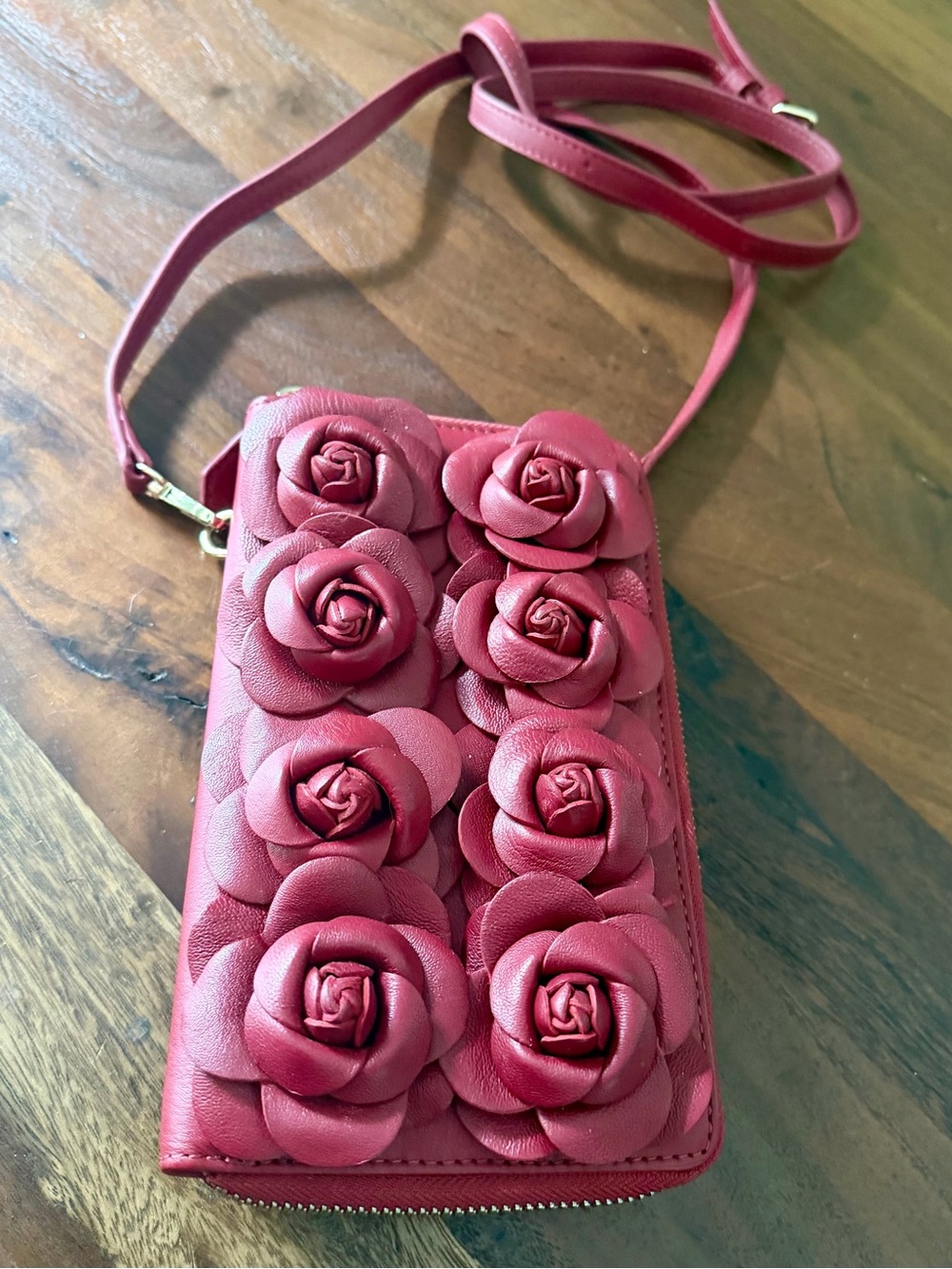 Clever Carriage Company Leather Rose Crossbody. Wallet Bag RED Appears Unused!
